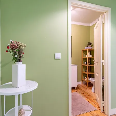 Apartment In The Typical Neighborhood- Graca Lisbon