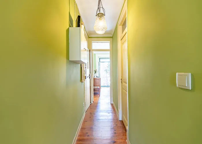 In The Typical Neighborhood- Graca Διαμέρισμα Lisboa